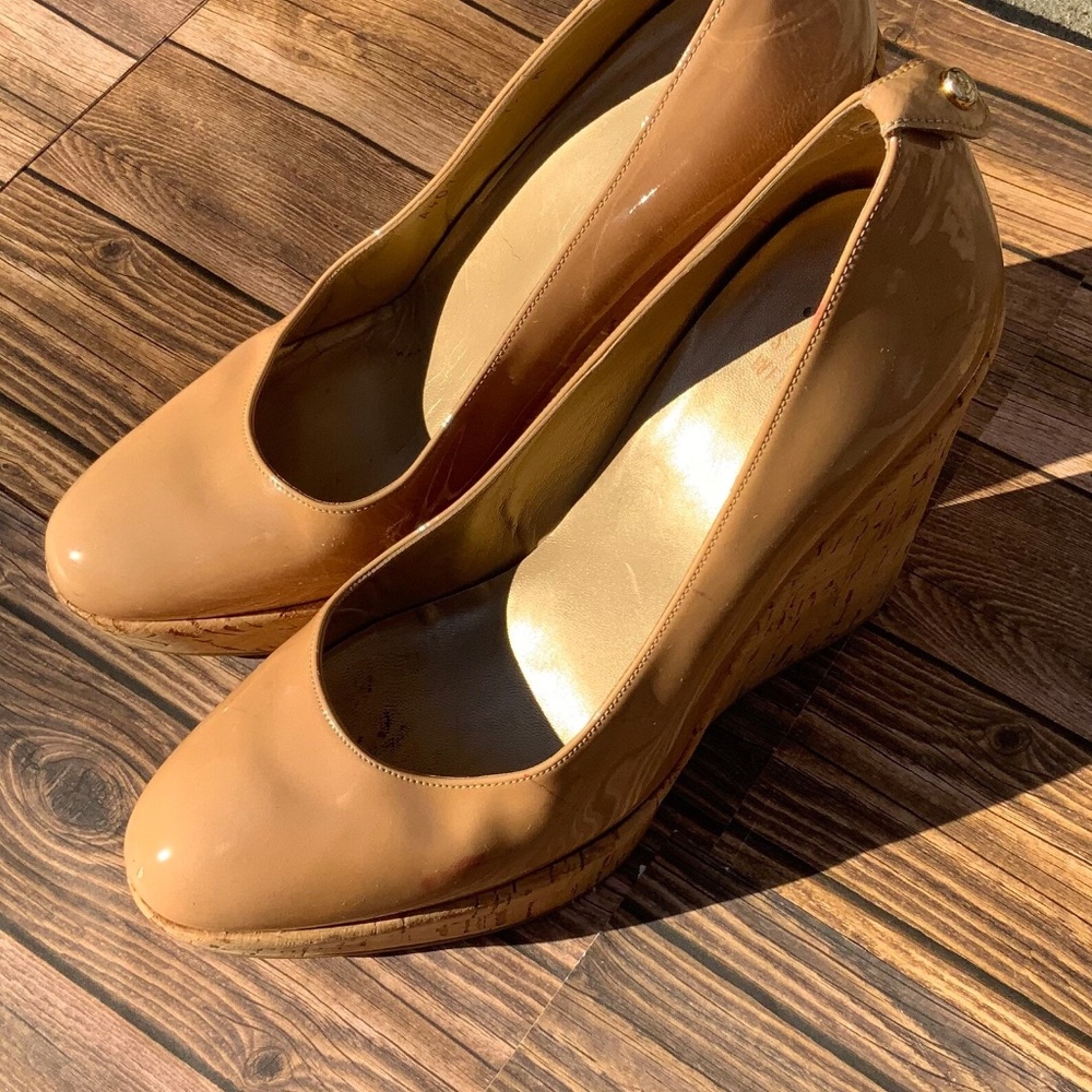 Stuart Weitzman Tan Patent Leather Wedges - Picture 3 of 9